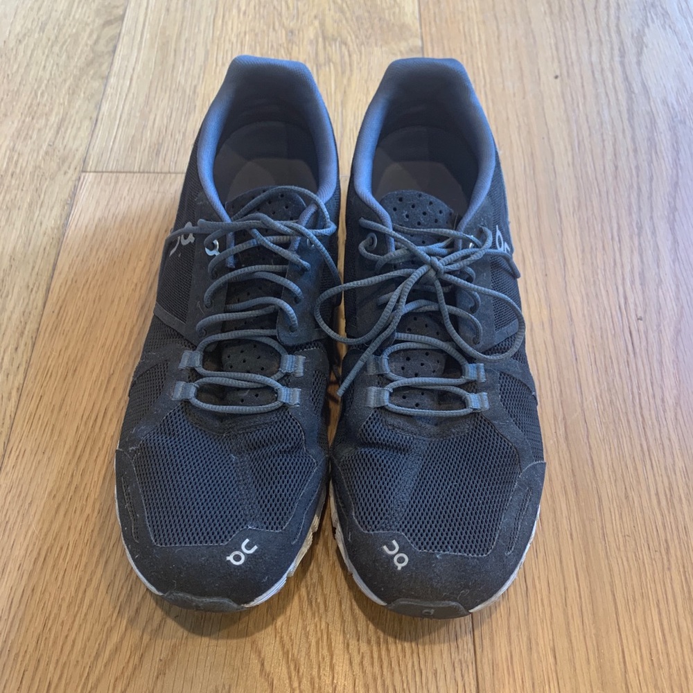 Men’s on cloud running shoes 10.5